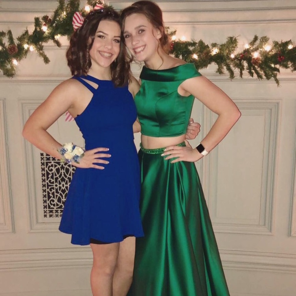 B. Smart dress - Picture 4 of 4